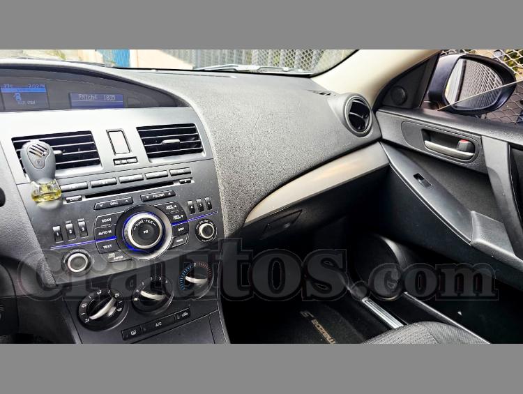 2012 Mazda 323 - foto 2