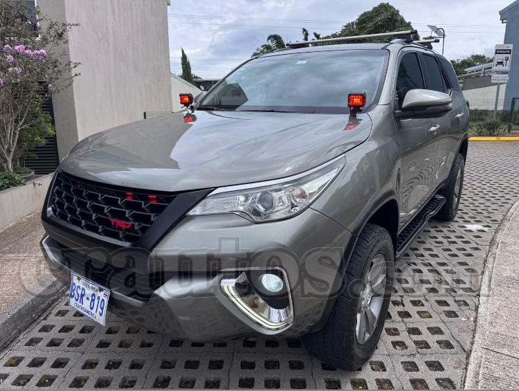 TOYOTA FORTUNER 2020