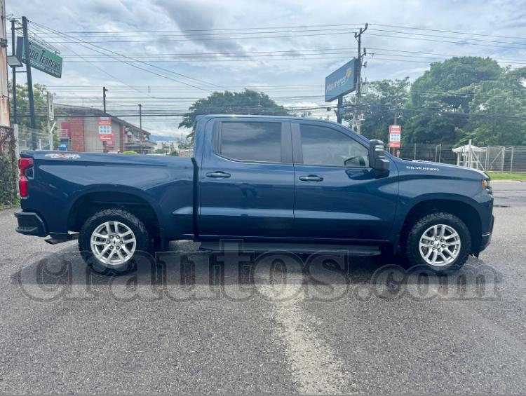 2021 Chevrolet Silverado - foto 2