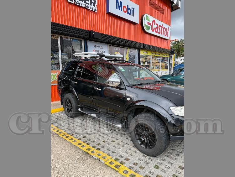 2010 Mitsubishi Montero - foto 2
