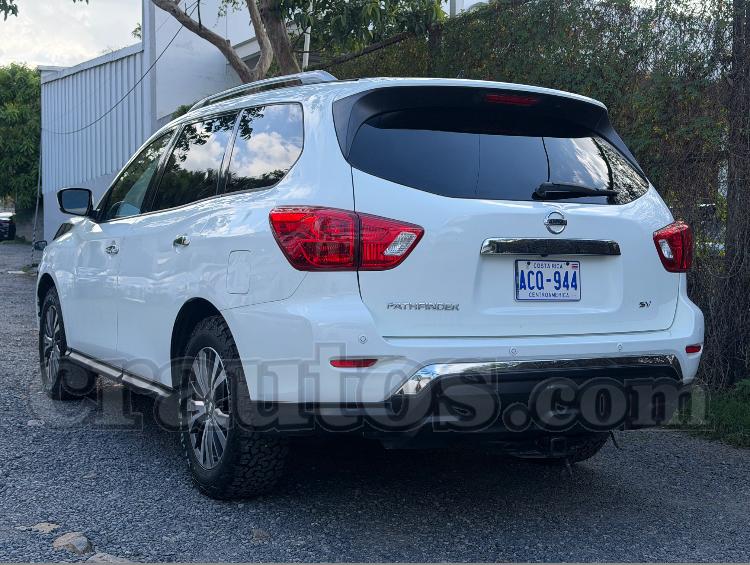 2017 Nissan Pathfinder - foto 2