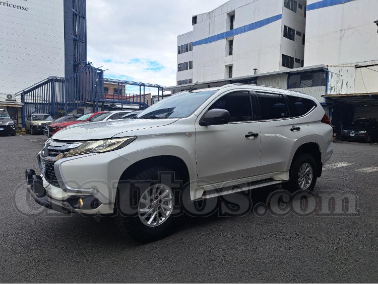 2017 Mitsubishi Montero - foto 2