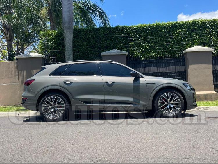 2024 Audi Q8 - foto 2
