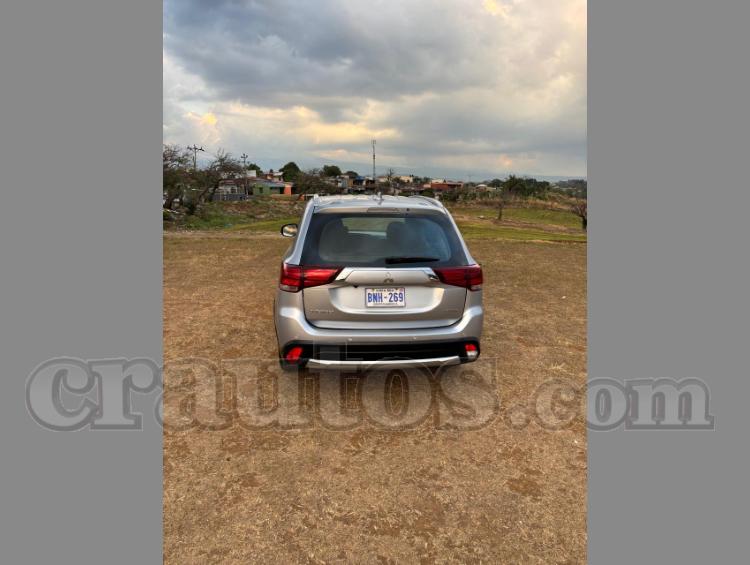 2017 Mitsubishi Outlander - foto 2