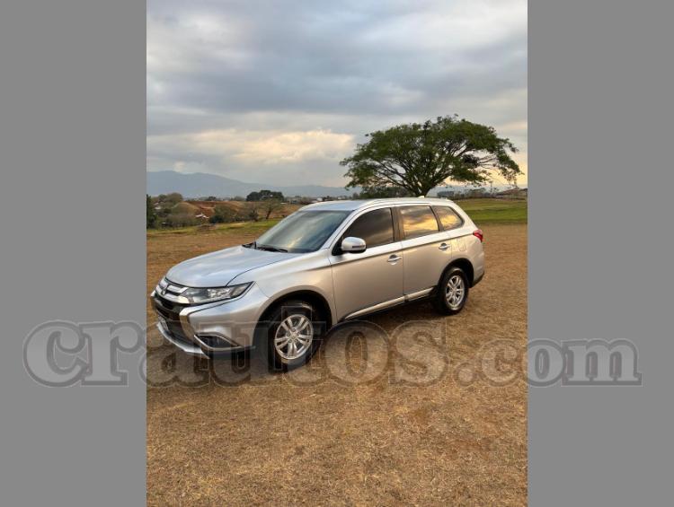 2017 Mitsubishi Outlander - foto 3